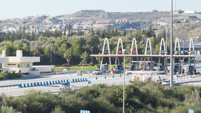 Imagen de uno de los peajes de la Autopista del Sol, en la provincia de Málaga.