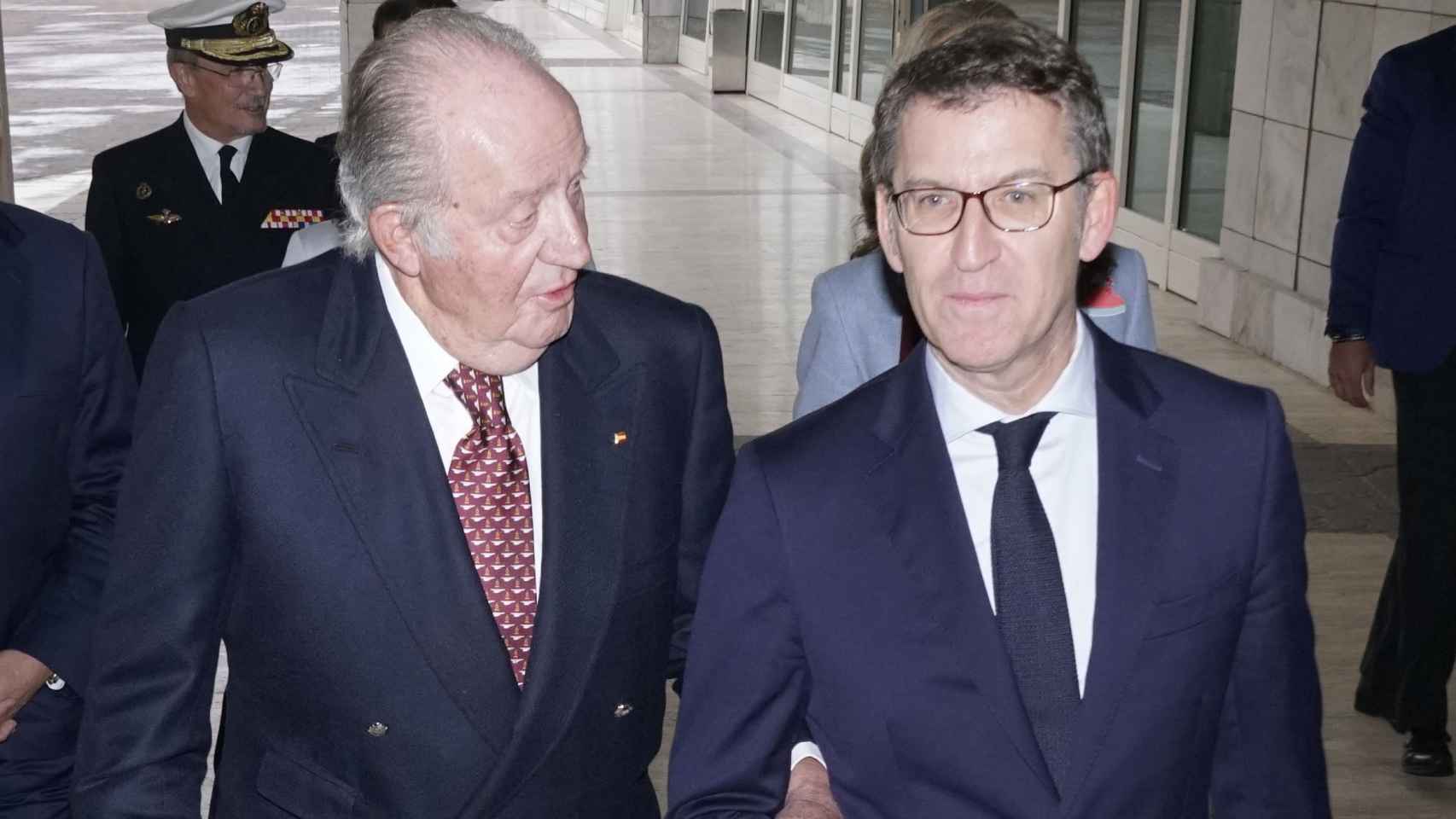 El rey Juan Carlos y Feijóo en Santiago de Compostela, en una imagen de archivo.
