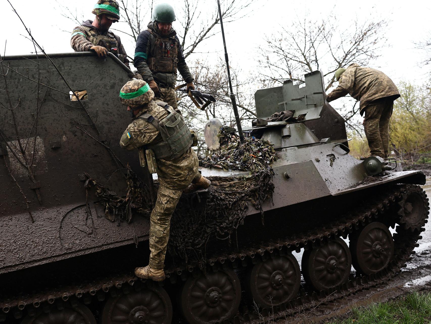 Ukrainian soldiers near Bakhmut.