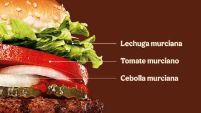 Imagen de los mupis de la campaña de Burger King para resaltar que utilizan productos de la huerta murciana.