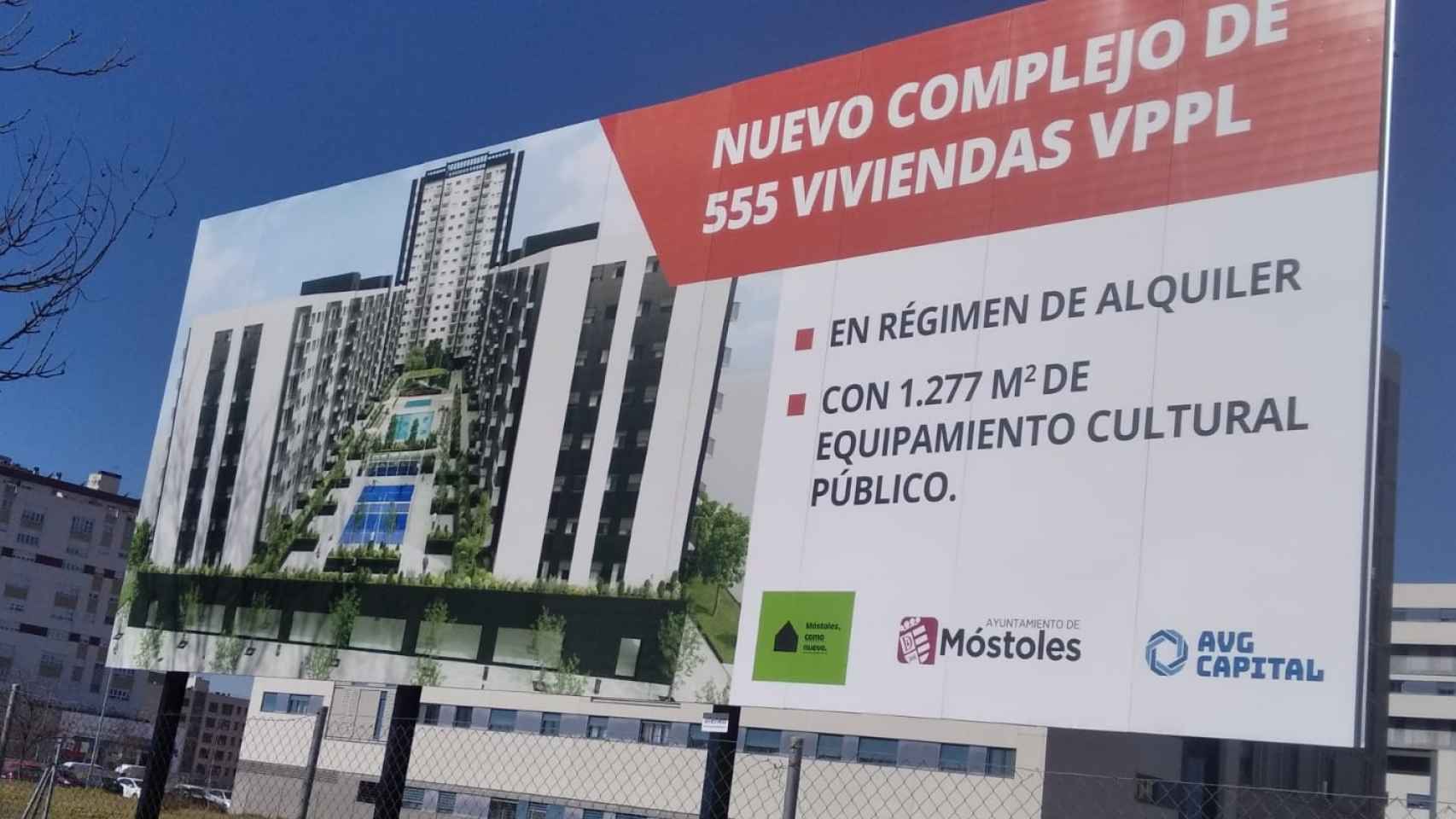 Cartel anunciando la nueva construcción en Móstoles.