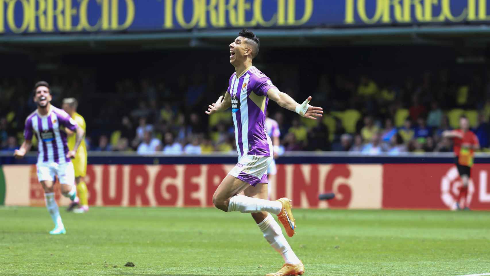 El Yamiq celebra un gol durante el Villarreal - Valladolid