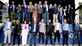 Paco Núñez en Alovera junto a los candidatos a Alcaldías de municipios de Guadalajara. Foto: PP CLM.