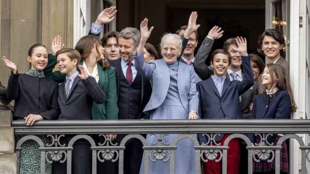 Margarita de Dinamarca junto al resto de su familia en el balcón del Palacio de Amalienborg, este domingo 16 de abril.