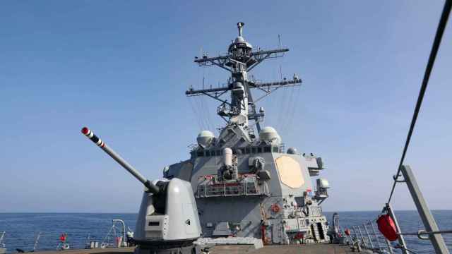 El destructor lazamisiles Arleigh Burke USS Milius que ha cruzado el Estrecho de Taiwán.