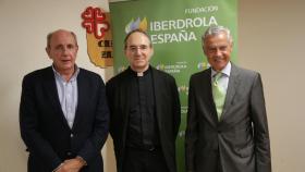 Acto de colaboración de Cáritas Diocesana de Zamora y la Fundación Iberdrola. Intervienen el delegado-director de Cáritas, Antonio Jesús Martín; el presidente de la Fundación iberdrola España, Fernando Sánchez, y el director de la Fundación Iberdrola España, Ramón Castresana.