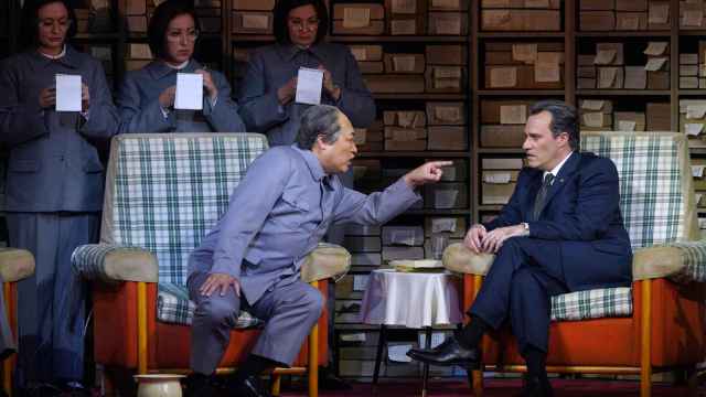 Alfred Kim (Mao Zedong) y Leigh Melrose (Nixon) en un momento de la ópera. Foto: Javier del Real