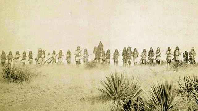 Escena en el campamento de Gerónimo tomada antes de su rendición, el 27 de marzo de 1886, en las montañas de la Sierra Madre de México.