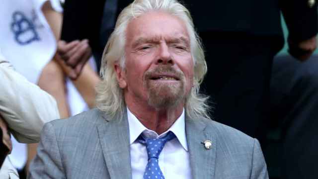 Sir Richard Branson en el palco real el día diez del torneo de tenis Wimbledon Grand Slam 2019