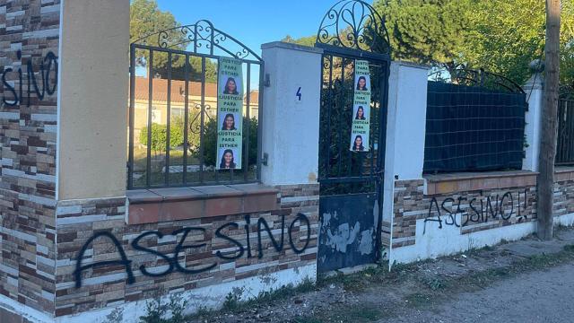 Pintadas en el chalé de la familia de Óscar en El Romeral