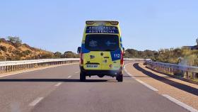 Ambulancia del Sacyl en carretera