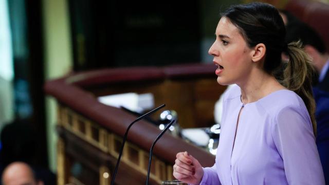 Irene Montero, este jueves en la tribuna del Congreso, durante su intervención para criticar la reforma del 'sí es sí'.