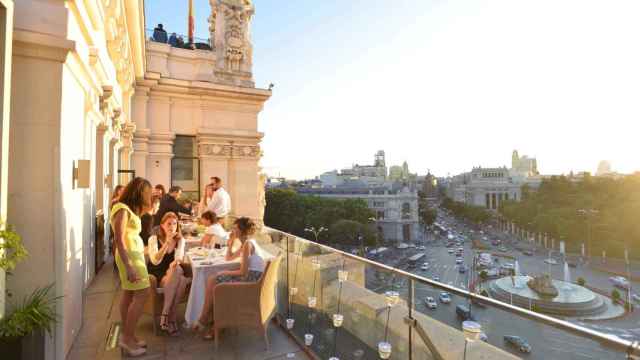 Imagen de la terraza del restaurante Adolfo en Cibeles.