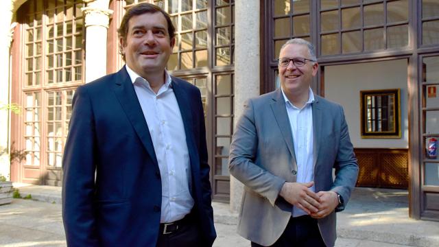 Ángel Macías y Jesús María Prada anunciando su acuerdo