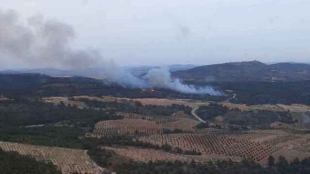 Un incendio forestal en Ayna (Albacete) obliga a confinar una pedanía