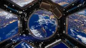 Recreación de la vista de la tierra desde una nave espacial.