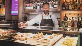 Josean Merino, el 'Rey de los Pintxos', en su restaurante PerretxiCo, en Cuzco, Madrid.