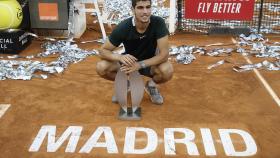 Carlos Alcaraz, con el título del Mutua Madrid Open en 2022