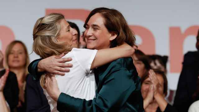 La vicepresidenta segunda del Gobierno y líder de Sumar, Yolanda Díaz, y la alcaldesa de Barcelona, Ada Colau, este sábado en Barcelona.