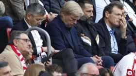 Hasan Salihamidzic, Herbert Hainer y Oliver Kahn, en un partido del Bayern Múnich