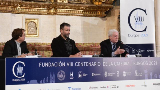 Julián Vesga, vicepresidente de la Federación de Comercio de Burgos, en el centro de la imagen