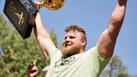 Tom Stoltman, tras ganar su segundo título de 'hombre más fuerte del mundo'