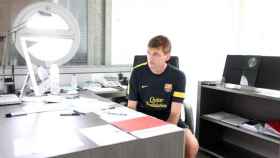 Tito Vilanova en su despacho la ciudad deportiva del Barça