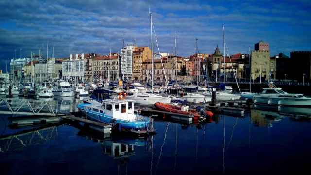 Panorámica de la zona portuaria de Gijón. FOTO: Pixabay.