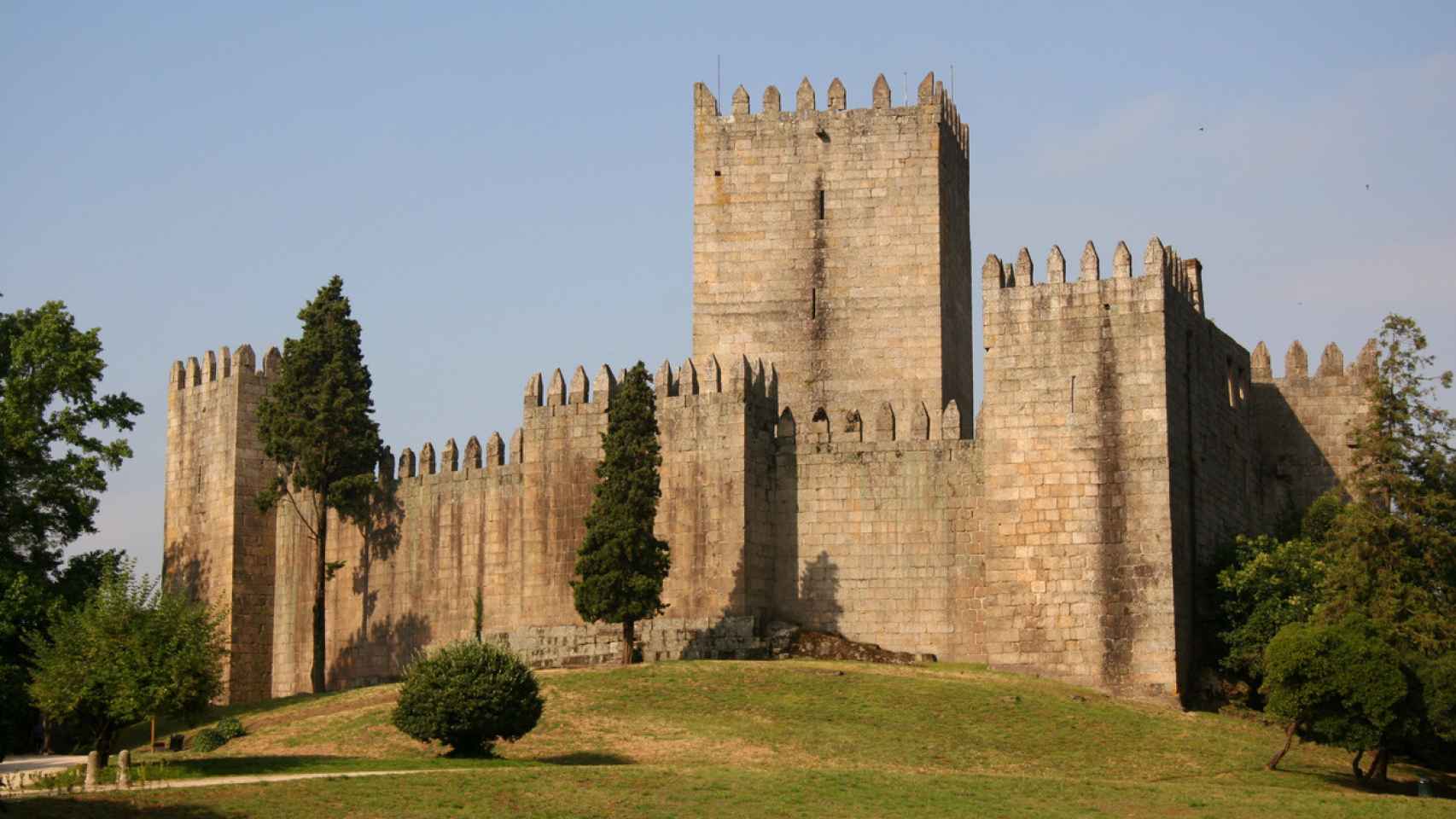 El castillo más impresionante de Portugal que está a tan solo 1 hora de España