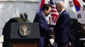Biden se reúne con el presidente de Corea del Sur, Yoon Suk Yeol, este miércoles en la Casa Blanca.