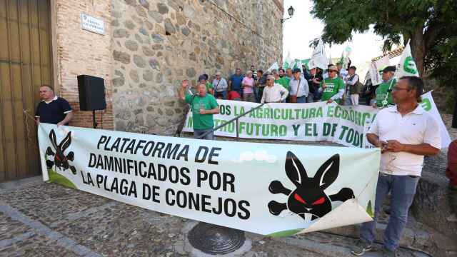 Protesta frente a la Consejería de Agricultura en Toledo. Foto: Óscar Huertas.