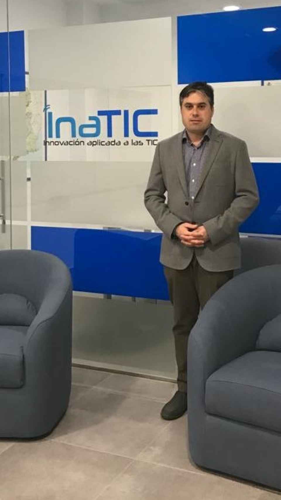Daniel Saavedra, CEO y fundador de InaTIC, una empresa experta en ingeniería de telecomunicaciones, ubicada en la localidad murciana de Alcantarilla.
