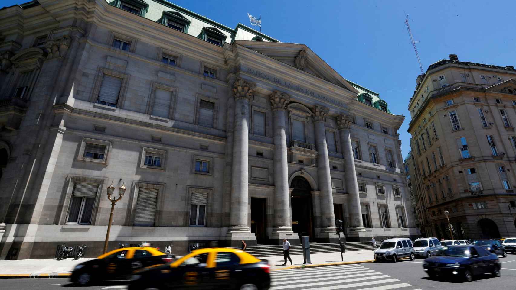 Fachada de la sede del Banco de la Nación Argentina, en Buenos Aires.