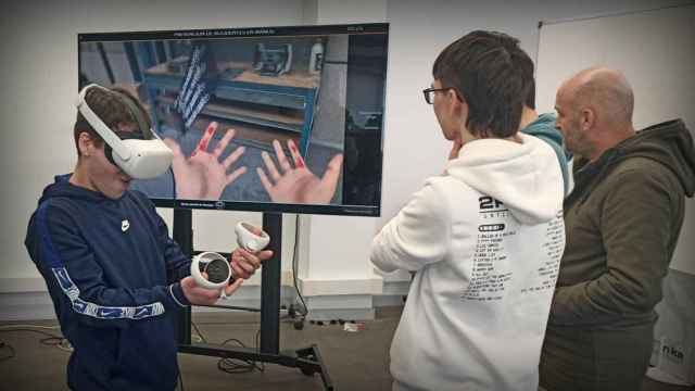 Un usuario afronta cómo reaccionar ante un accidente en las manos con la realidad virtual de Ludus.