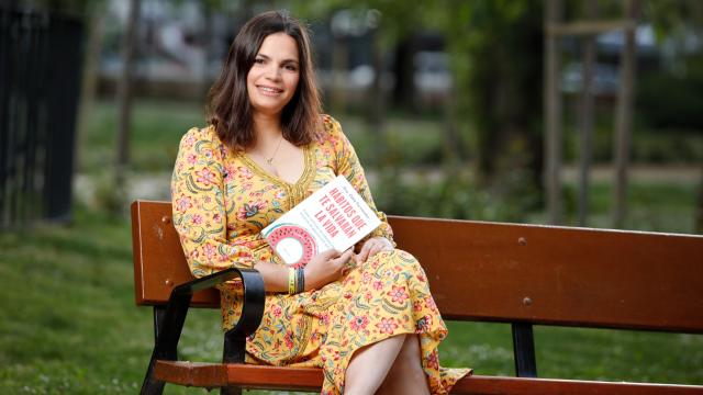 La doctora Odile Fernández con su nuevo libro.