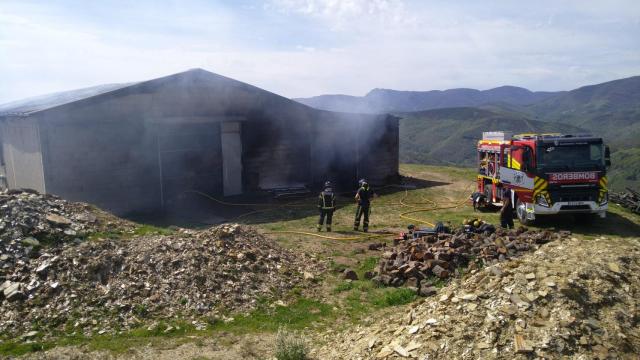 Incendio de una nave ganadera en El Bierzo