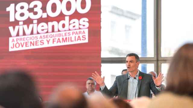 El presidente del Gobierno, Pedro Sánchez, interviene durante un acto del PSdeG-PSOE en La Coruña.