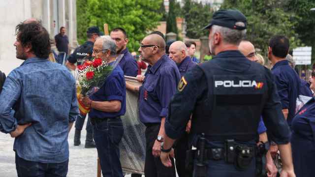 Agentes de Policía custodian el homenaje en Madrid a Primo de Rivera.
