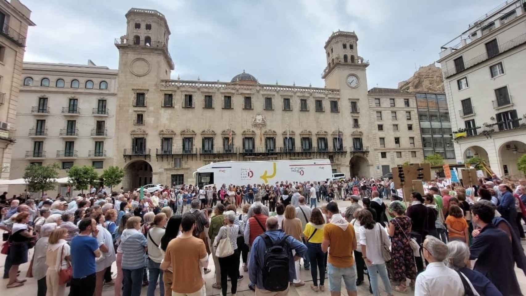 Concentración en Alicante este viernes, apoyada por más de 40 asociaciones cívicas.