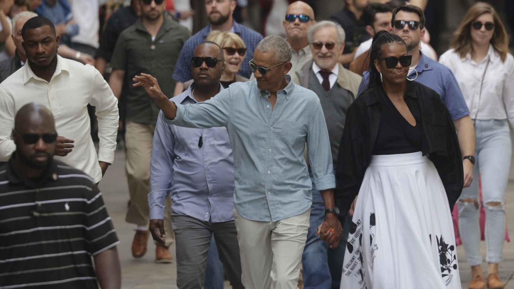 Barack Obama y su mujer, Michelle, en las calles de Barcelona.