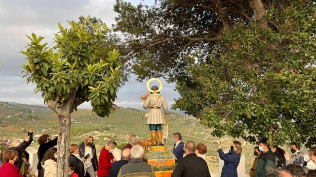 Alozaina procesiona a San Isidro Labrador para pedir que llueva.