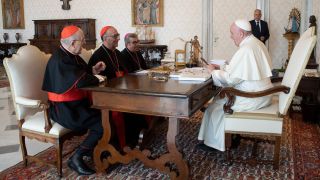 El papa Francisco recibe en audiencia privada a la Junta Directiva de la Conferencia Episcopal Española, en abril del año pasado.