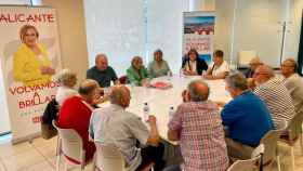 Reunión de Ana Barceló con asociaciones de mayores, este miércoles.
