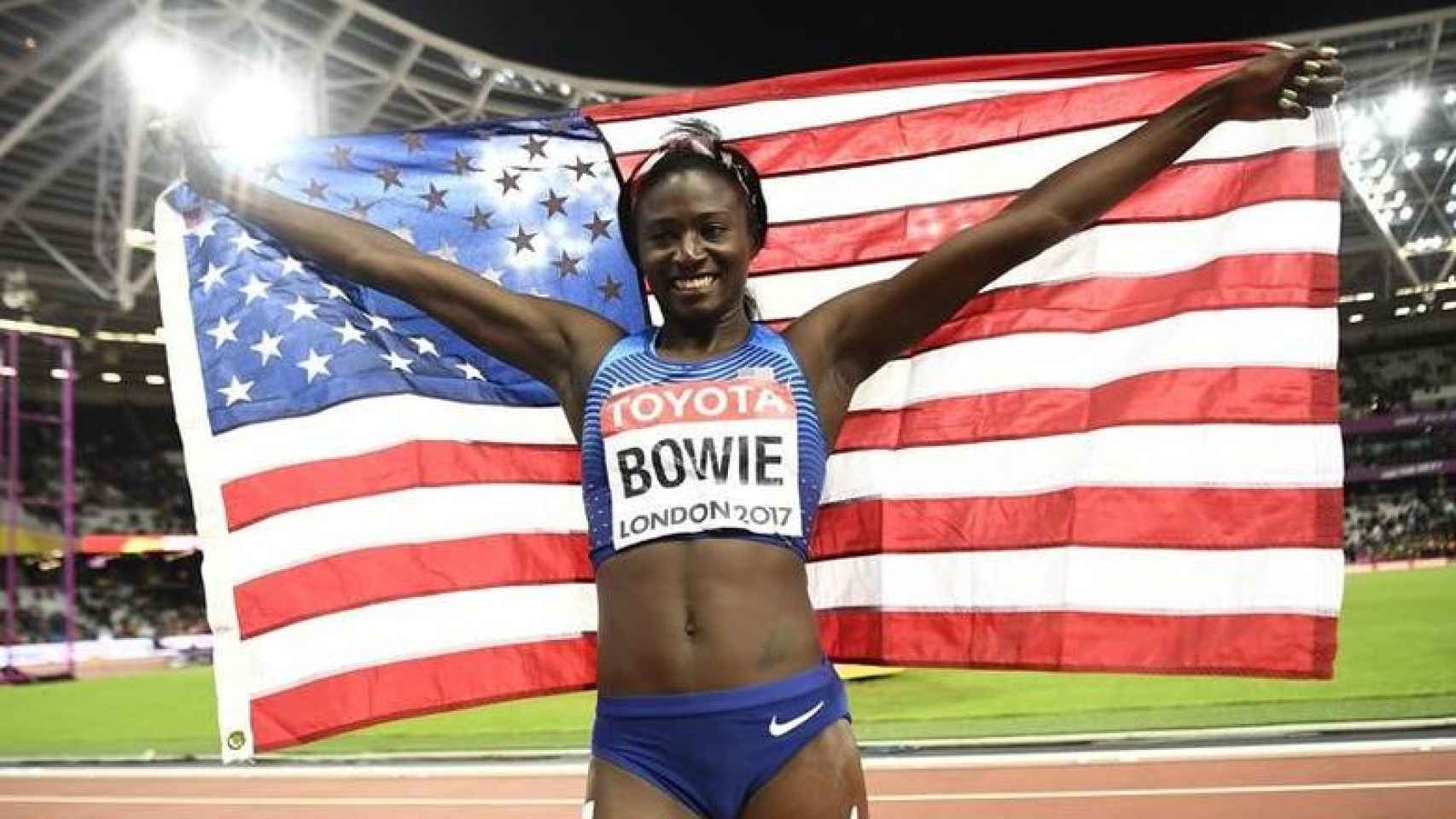 Tori Bowie tras convertirse en campeona mundial de los 100m lisos en Londres 2017
