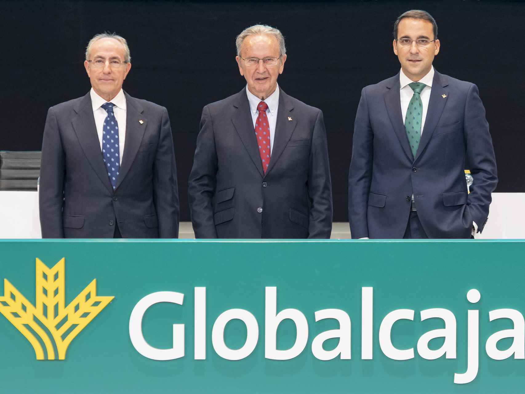 Mariano León, Carlos de la Sierra y Pedro Palacios en la Asamblea General de Globalcaja 2023. Foto: Globalcaja.