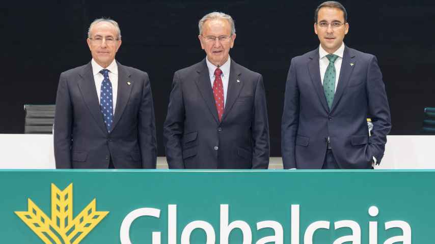 Mariano León, Carlos de la Sierra y Pedro Palacios en la Asamblea General de Globalcaja 2023. Foto: Globalcaja.