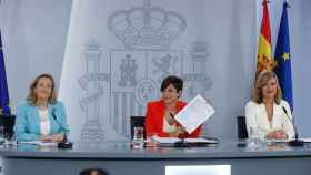 Las ministras Nadia Calviño, Isabel Rodríguez y Pilar Alegría durante la rueda de prensa posterior al Consejo de Ministros de este miércoles.