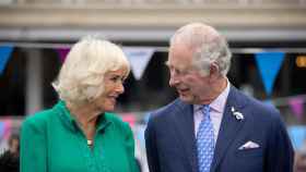 Carlos III y Camilla, inminentes reyes de Reino Unido.