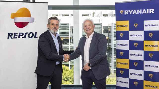 Valero Martin, director general de Cliente y miembro del Comité Ejecutivo de Repsol, y Eddie Wilson, CEO de Ryanair.
