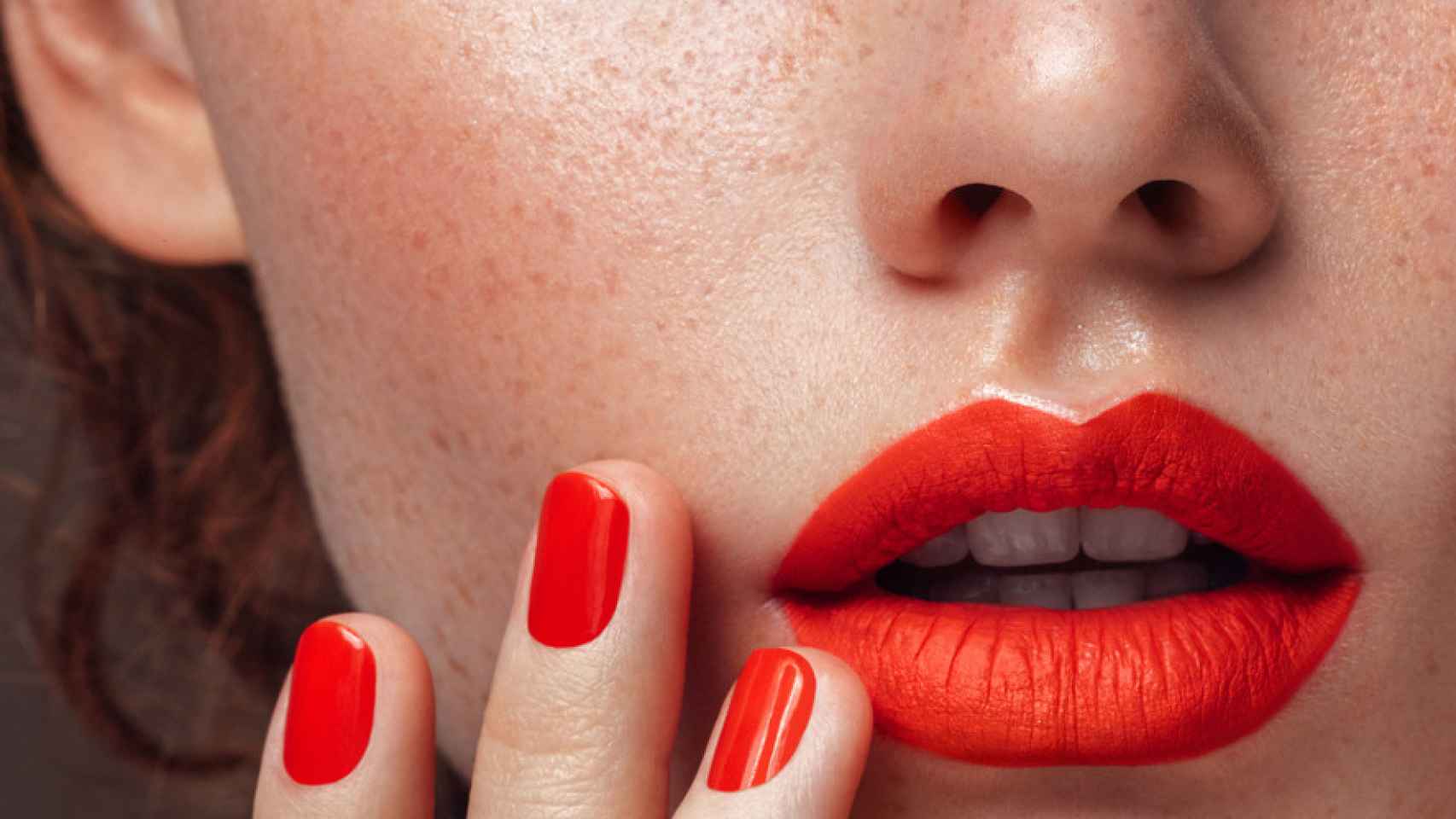 5 cosméticos claves para conseguir que el maquillaje aguante todo el día (incluso en verano)